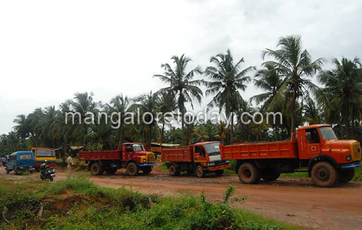 Sand lorries seized at Adam Kudru, Mangalore